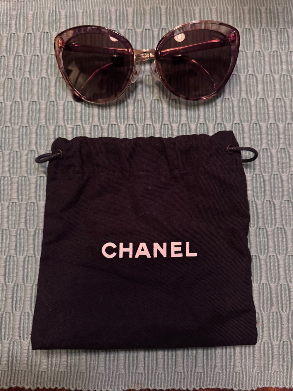 CHANEL Purple Gradient Cat-Eye Sunglasses with Branded Pouch